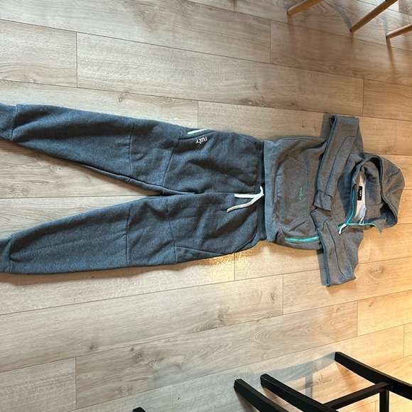 TUXY Womans Size Small one piece sweatsuit. Never worn. - Picture 1 of 6